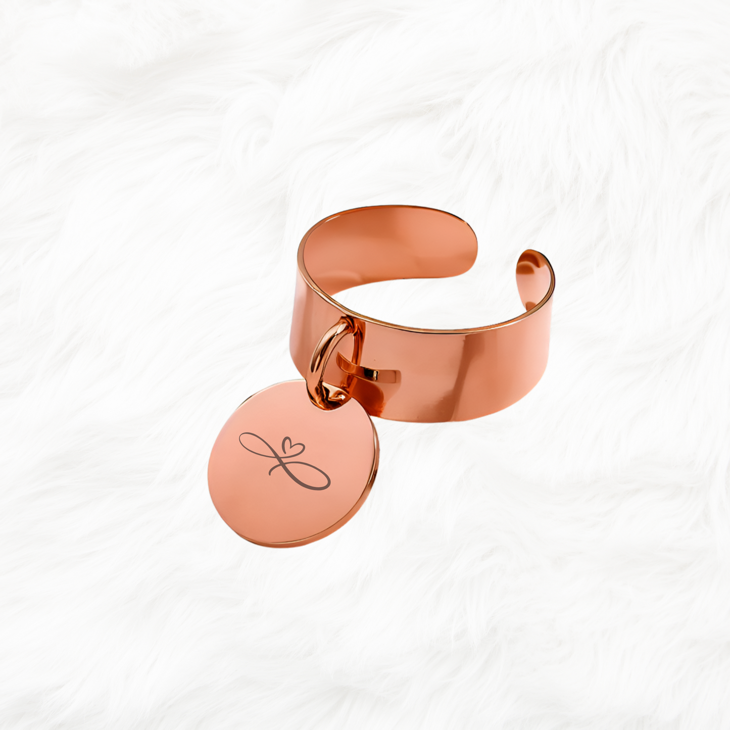 Bague pour femme médaillon en acier inoxydable doré à l'or fin couleur rose gold, a graver et a personnaliser, bague tendance et original 